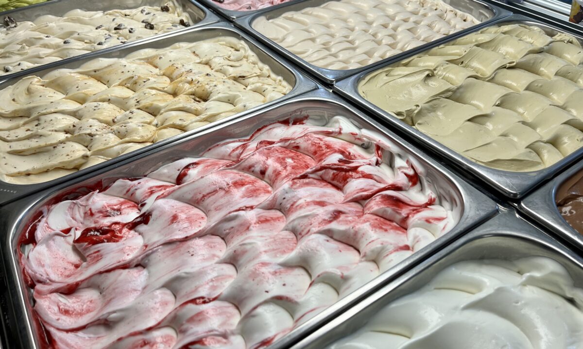イタリア人ジェラターヨ(職人)が素材のあじを活かしたなめらかジェラートを是非ご賞味ください。の写真